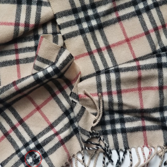 Burberry The Classic Check Cashmere Scarf *READ* - Picture 5 of 6
